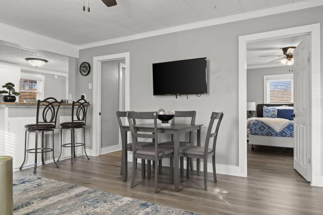 407 W College Street, Branson, MO 65616