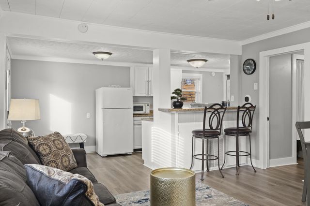 407 W College Street, Branson, MO 65616