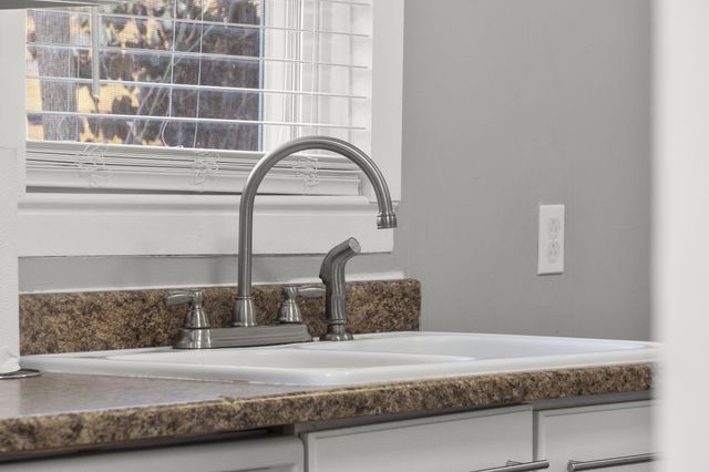 407 W College Street, Branson, MO 65616