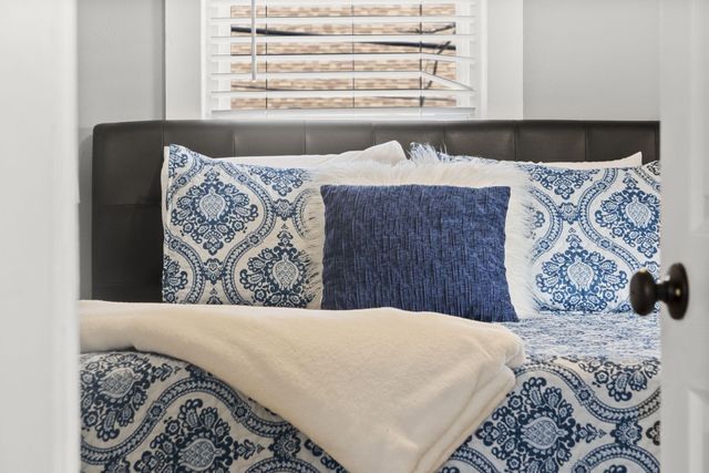 407 W College Street, Branson, MO 65616