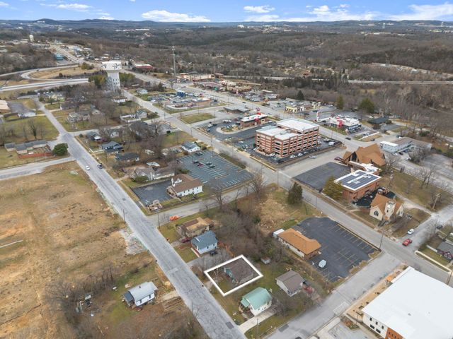 407 W College Street, Branson, MO 65616