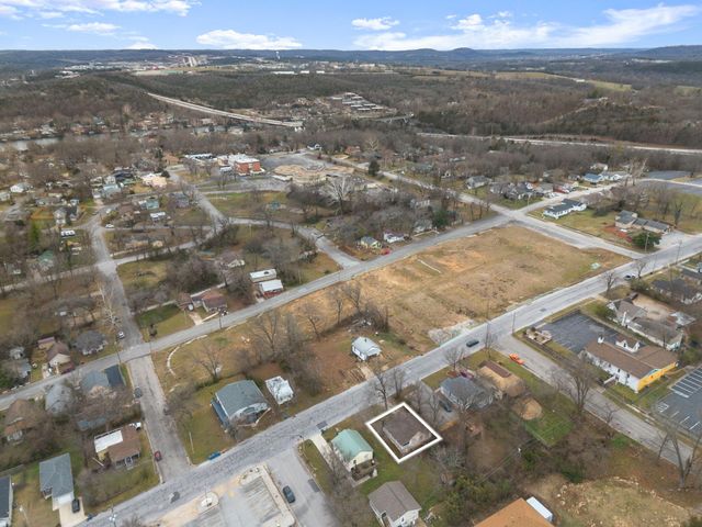 407 W College Street, Branson, MO 65616