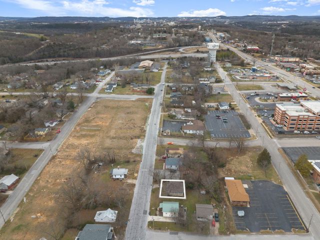 407 W College Street, Branson, MO 65616