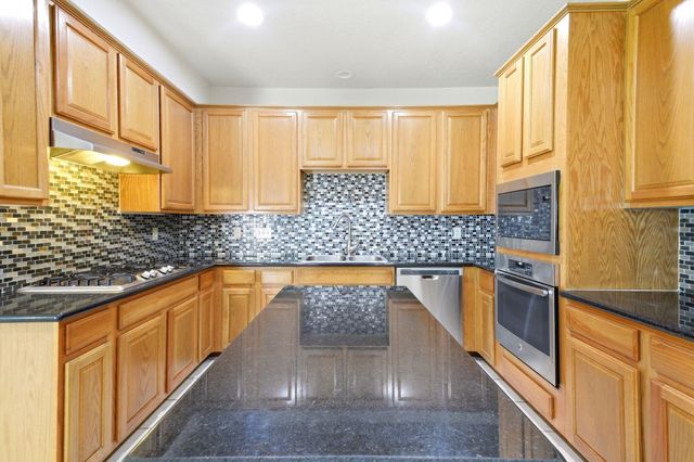 3126 Waters View Drive, Sugar Land, TX 77478