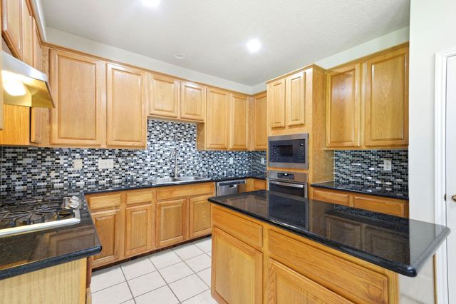3126 Waters View Drive, Sugar Land, TX 77478