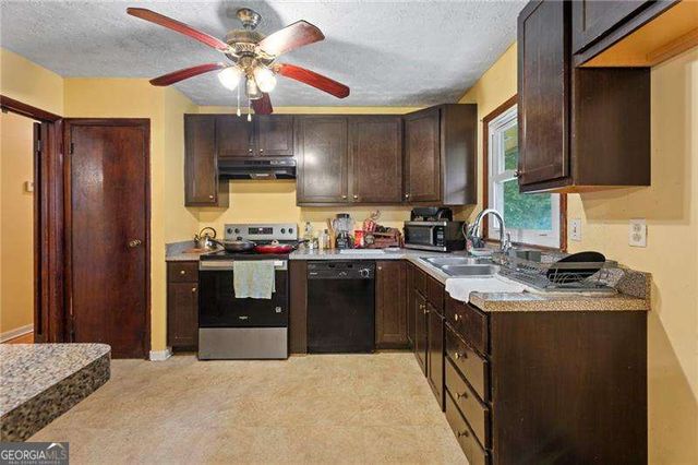 1140 Pineglen Drive, Riverdale, GA 30296