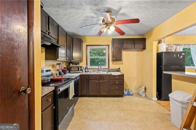 1140 Pineglen Drive, Riverdale, GA 30296