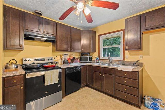 1140 Pineglen Drive, Riverdale, GA 30296