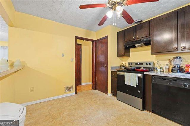 1140 Pineglen Drive, Riverdale, GA 30296