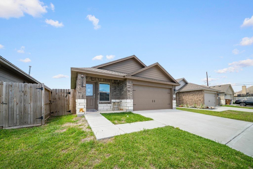 7609 Cowboy Trail Lane, Corpus Christi, TX 78414