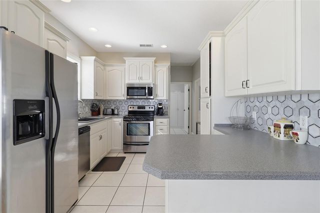 100 MADALYN, Auburndale, FL 33823