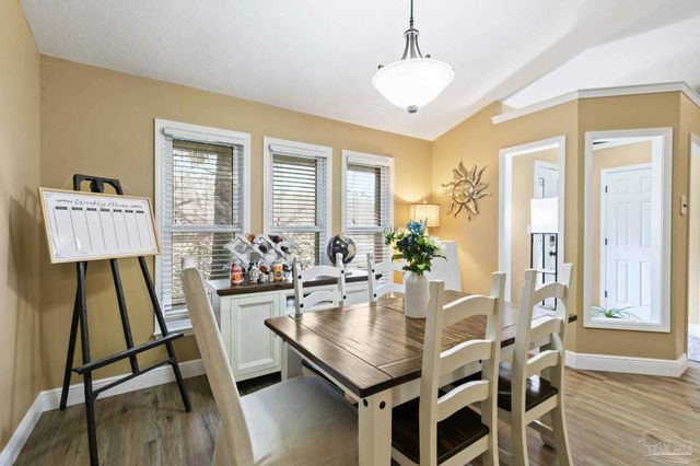 10060 Bristol Park Rd, Cantonment, FL 32533