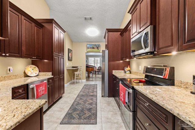 10060 Bristol Park Rd, Cantonment, FL 32533