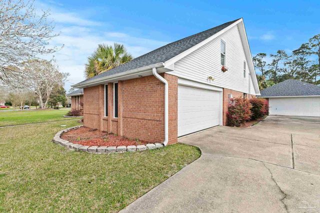 10060 Bristol Park Rd, Cantonment, FL 32533