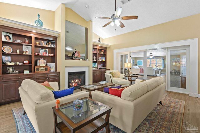 10060 Bristol Park Rd, Cantonment, FL 32533