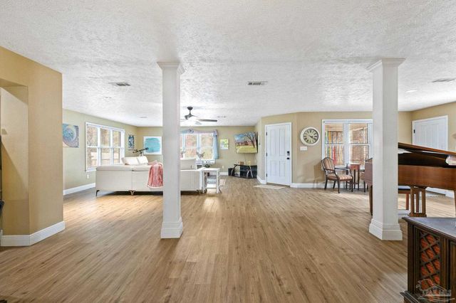 10060 Bristol Park Rd, Cantonment, FL 32533