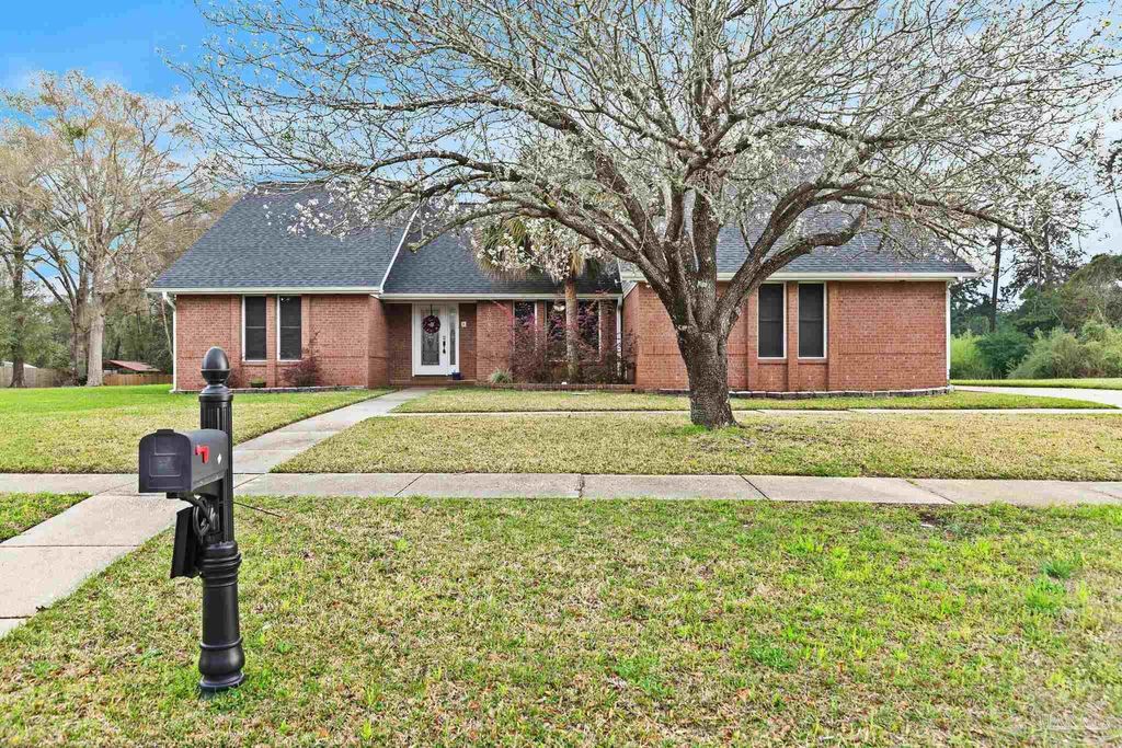 10060 Bristol Park Rd, Cantonment, FL 32533