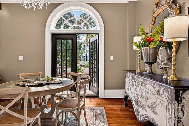 215 E Jones Street, Savannah, GA 31401