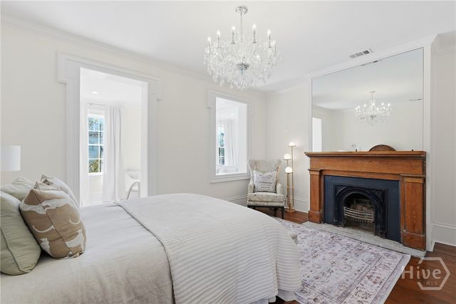 215 E Jones Street, Savannah, GA 31401