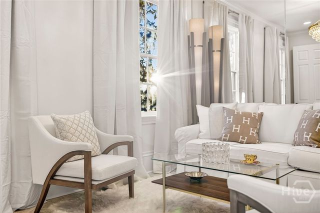 215 E Jones Street, Savannah, GA 31401