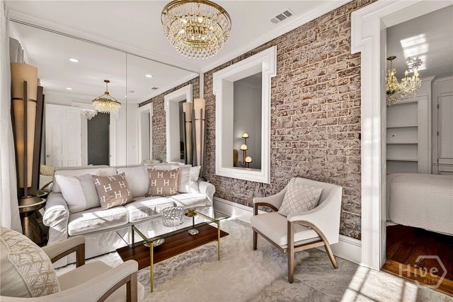 215 E Jones Street, Savannah, GA 31401