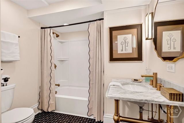 215 E Jones Street, Savannah, GA 31401