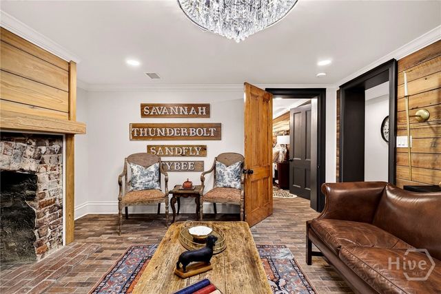 215 E Jones Street, Savannah, GA 31401