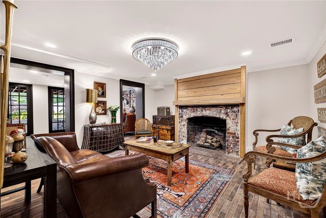 215 E Jones Street, Savannah, GA 31401