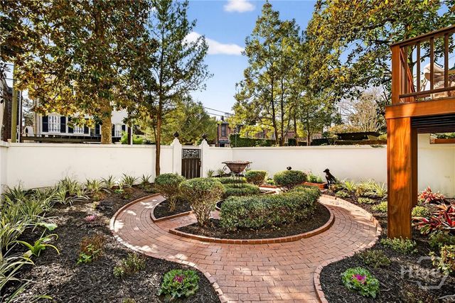 215 E Jones Street, Savannah, GA 31401