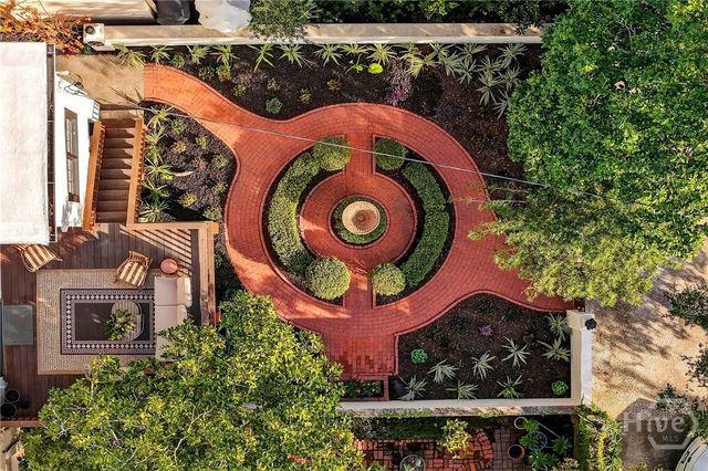 215 E Jones Street, Savannah, GA 31401