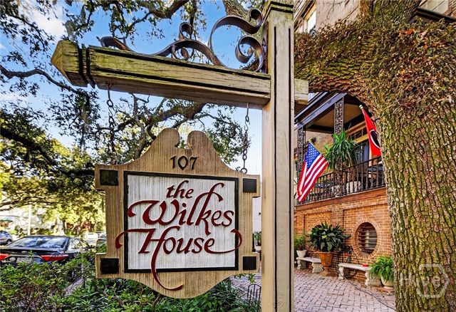 215 E Jones Street, Savannah, GA 31401