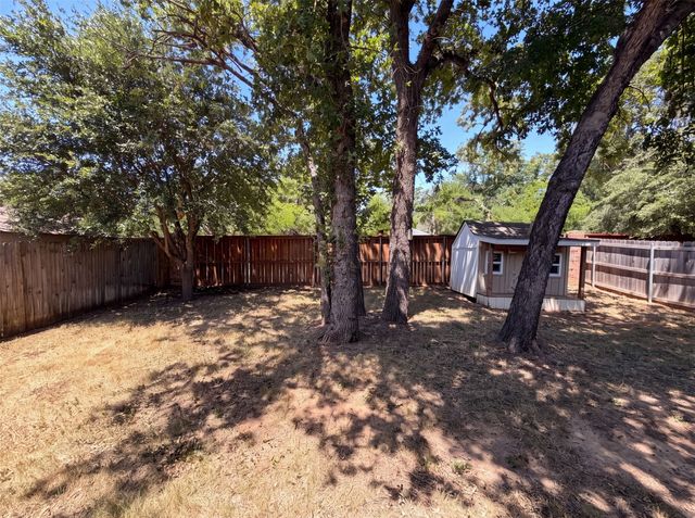 1108 Edgewater Drive, Azle, TX 76020