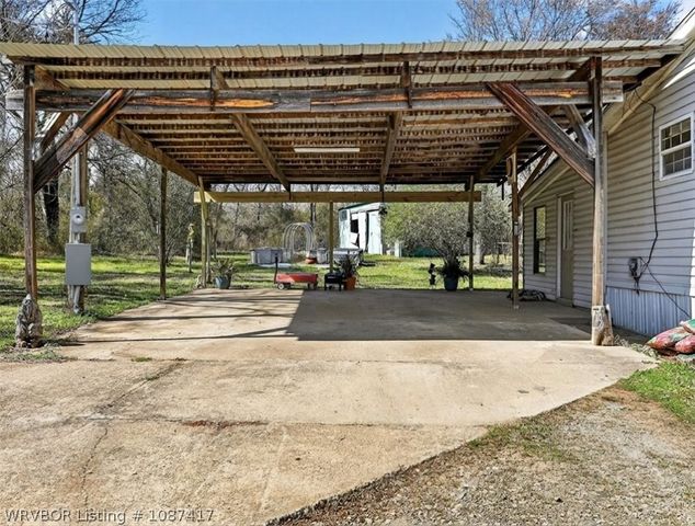 39777 Choctaw Avenue, Howe, OK 74940