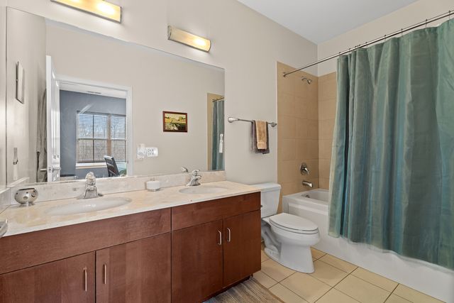 1212 W Grenshaw Street, Chicago, IL 60607