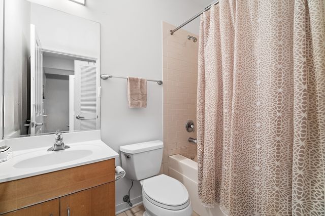 1212 W Grenshaw Street, Chicago, IL 60607