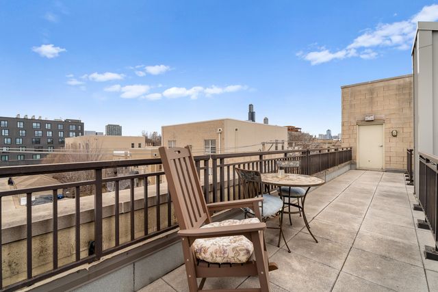 1212 W Grenshaw Street, Chicago, IL 60607