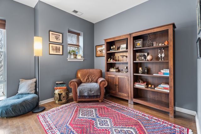 1212 W Grenshaw Street, Chicago, IL 60607