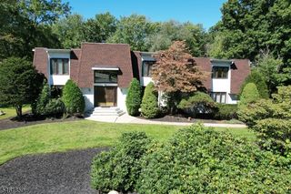 690 Orchard Ln, Franklin Lakes Boro, NJ 07417