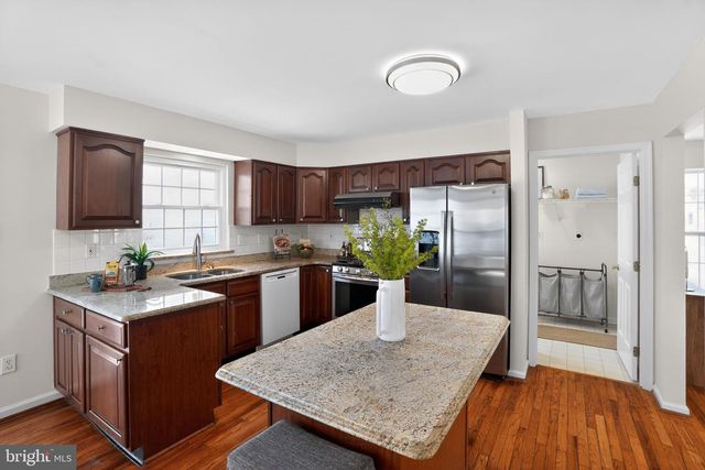 886 S YORK DR, Downingtown, PA 19335