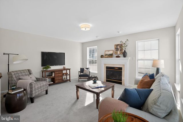 886 S YORK DR, Downingtown, PA 19335