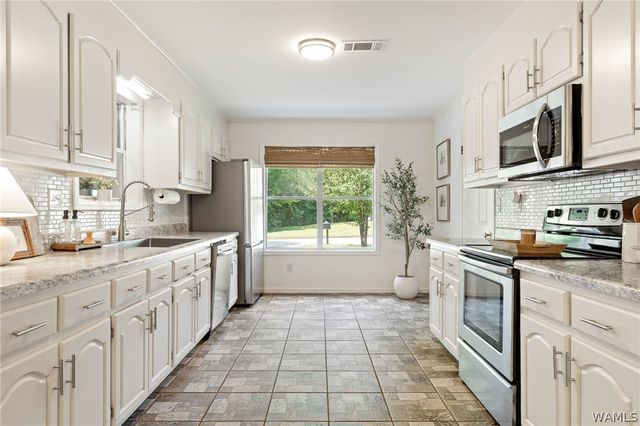 4223 2nd Ave E, Northport, AL 35473