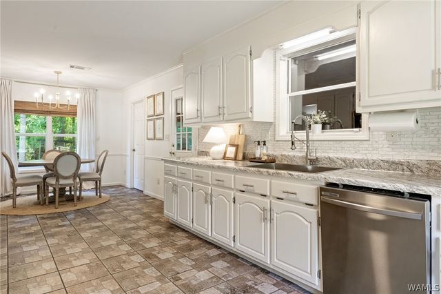4223 2nd Ave E, Northport, AL 35473