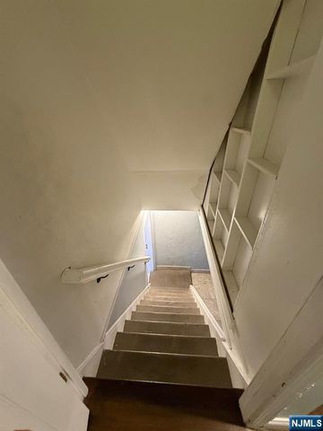 71 Wingra Avenue, Rutherford, NJ 07070