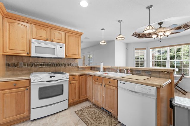 1977 Graham Clark Drive, Hollister, MO 65672