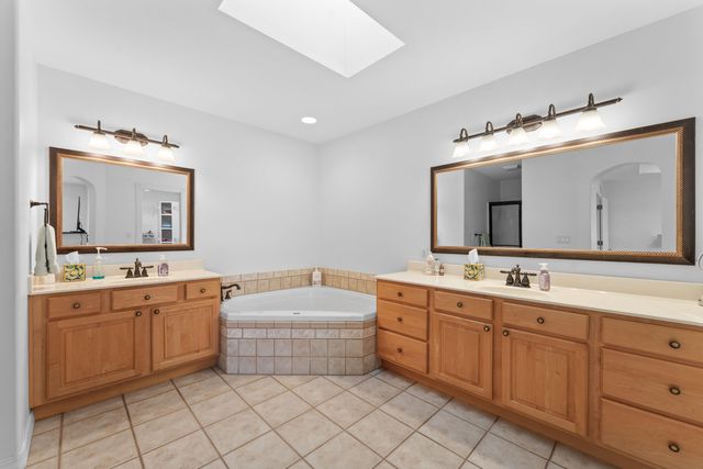 1977 Graham Clark Drive, Hollister, MO 65672