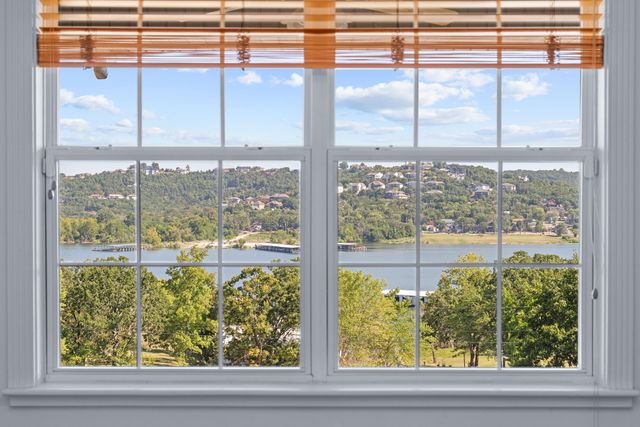 1977 Graham Clark Drive, Hollister, MO 65672