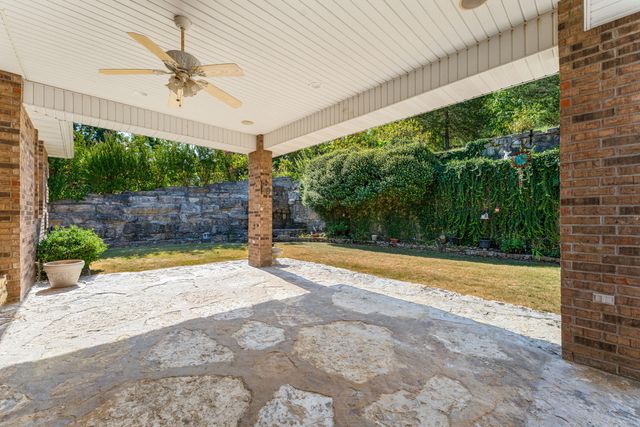 1977 Graham Clark Drive, Hollister, MO 65672