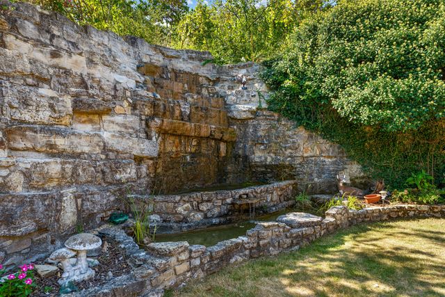 1977 Graham Clark Drive, Hollister, MO 65672