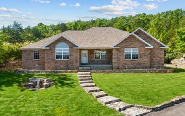 1977 Graham Clark Drive, Hollister, MO 65672