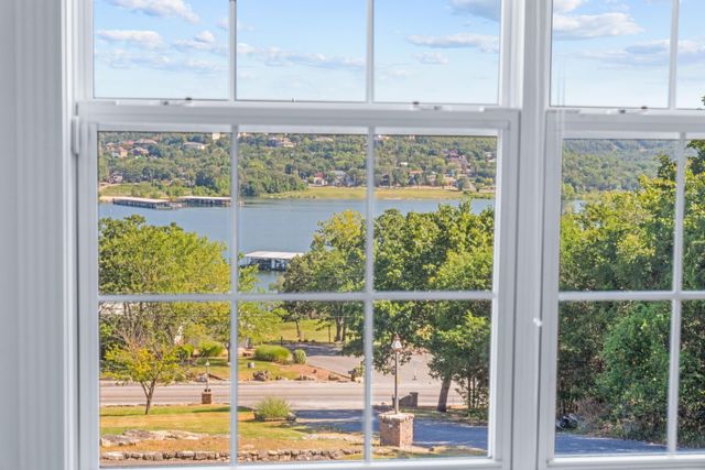 1977 Graham Clark Drive, Hollister, MO 65672